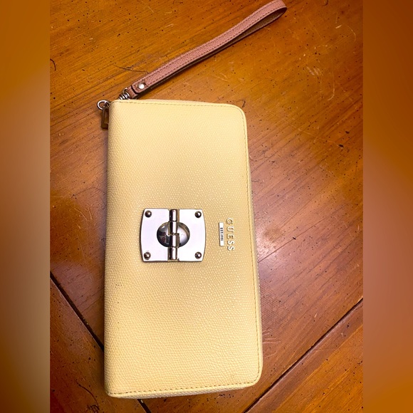 Guess handbag and clutch wallet - Picture 5 of 9